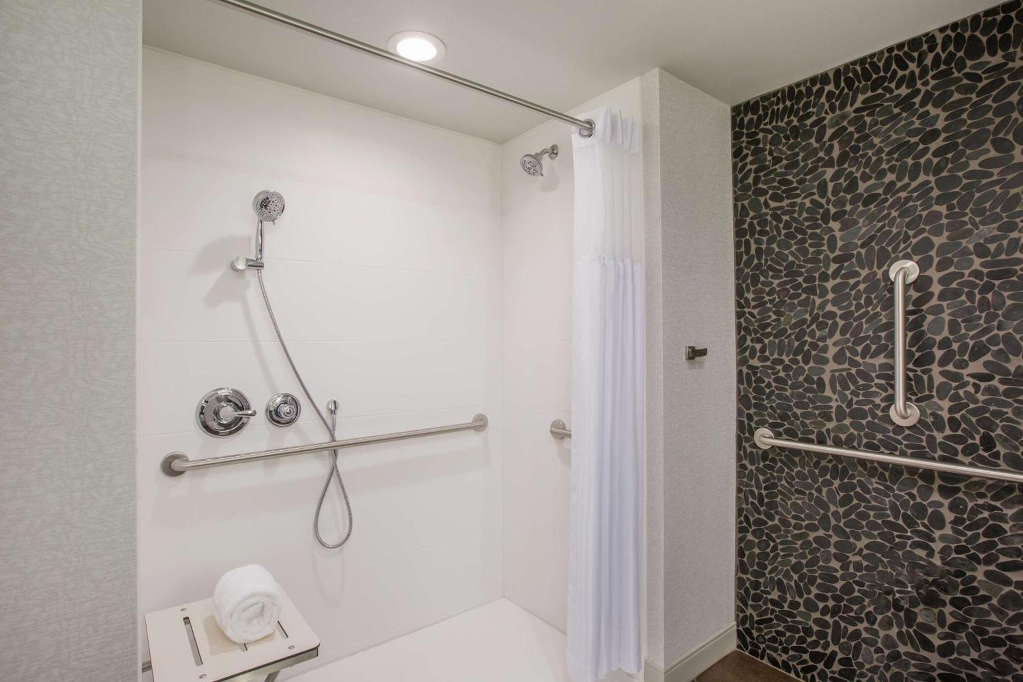 King Room Roll Shower Mobility Access,1551514888:JPEG